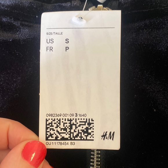H&M Black Velvet Cropped Zip Hoodie - Picture 2 of 2